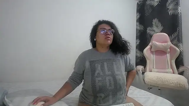 mabigomez00 online show from 12/18/25, 09:36