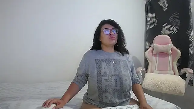 mabigomez00 online show from 11/03/25, 09:35