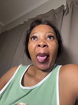 Snapshot of cherrybabe76 chatting on 03/19/25, 08:54 cherrybabe76 online show from 03/19/25, 08:54