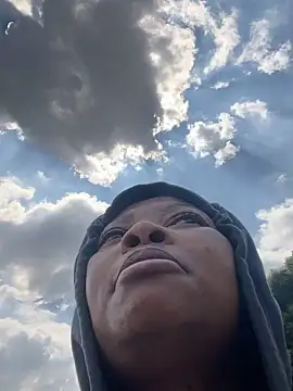 Snapshot of cherrybabe76 chatting on 11/05/25, 11:35 cherrybabe76 online show from 11/05/25, 11:35