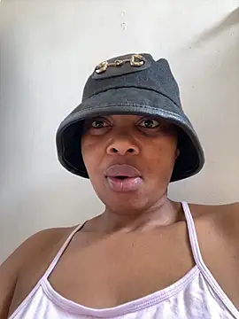 Snapshot of cherrybabe76 chatting on 10/16/25, 06:32 cherrybabe76 online show from 10/16/25, 06:32