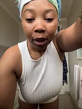 Snapshot of cherrybabe76 chatting on 11/11/25, 05:46 cherrybabe76 online show from 11/11/25, 05:46