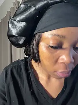 Snapshot of cherrybabe76 chatting on 03/17/25, 06:29 cherrybabe76 online show from 03/17/25, 06:29