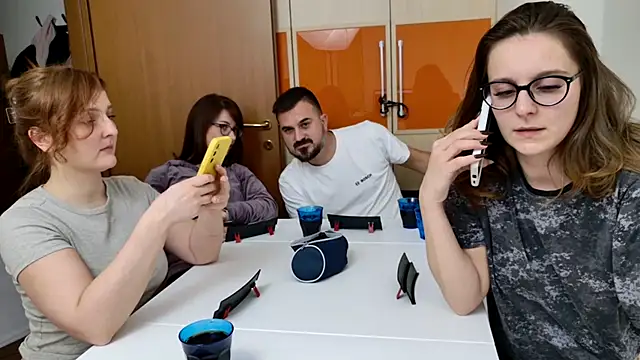 Tinas5 online show from 11/28/25, 08:42