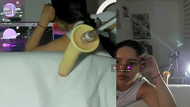 Snapshot of sofi_velez chatting on 06/30/26, 05:02 sofi velez online show from 06/30/26, 05:02