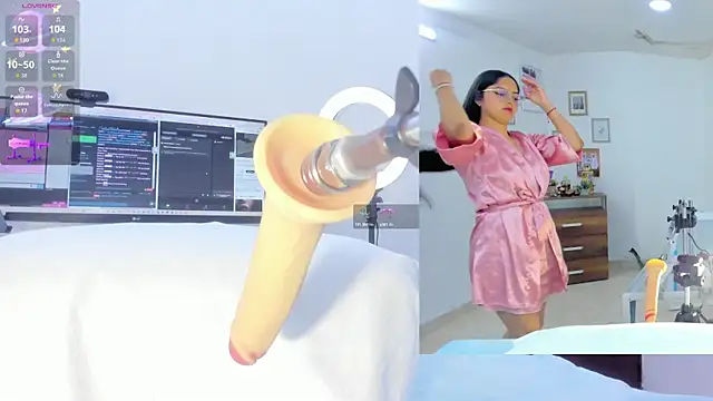 sofi velez online show from 10/08/25, 05:13