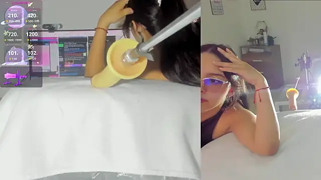 Snapshot of sofi_velez chatting on 02/25/26, 05:02 sofi velez online show from 02/25/26, 05:02