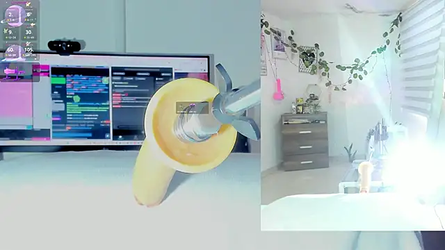 Snapshot of sofi_velez chatting on 12/21/25, 05:03 sofi velez online show from 12/21/25, 05:03