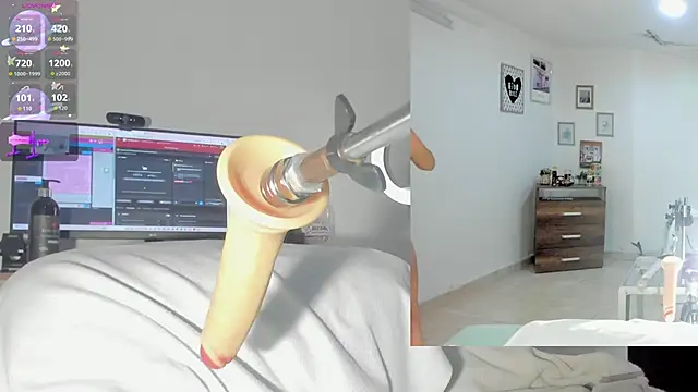 sofi velez online show from 10/21/25, 05:23