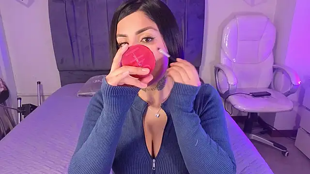 Catalinaa martinez online show from 11/28/25, 03:17