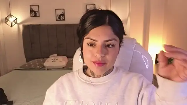 Catalinaa martinez online show from 10/13/25, 03:19