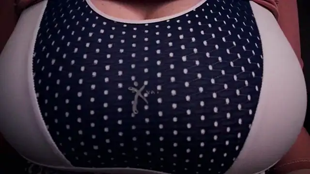 AnnyelinnaLove online show from 12/22/25, 11:38