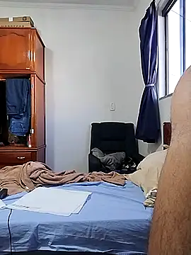 Snapshot of SAFADINHO-25 chatting on 11/12/25, 10:19 SAFADINHO-25 online show from 11/12/25, 10:19