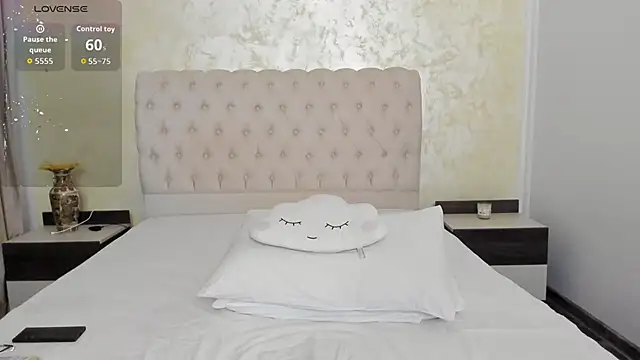 BiancaCruzzz online show from 11/30/25, 08:20