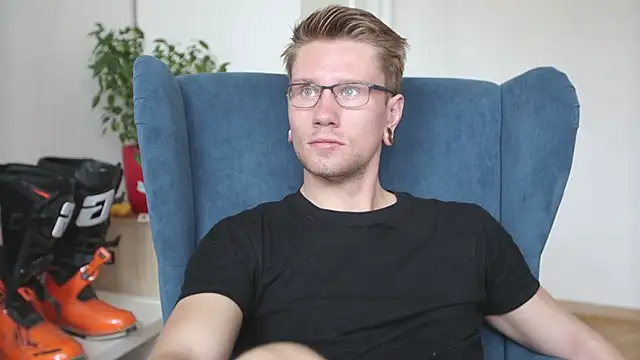 Snapshot of kevin-park chatting on 10/15/25, 08:33 kevin-park online show from 10/15/25, 08:33