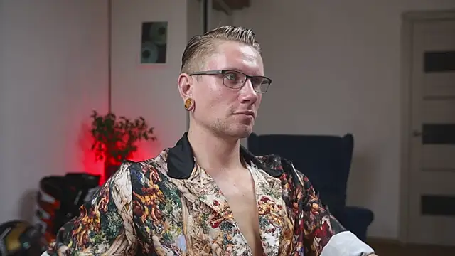 Snapshot of kevin-park chatting on 10/13/25, 01:34 kevin-park online show from 10/13/25, 01:34