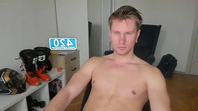 Snapshot of kevin-park chatting on 10/22/25, 07:08 kevin-park online show from 10/22/25, 07:08