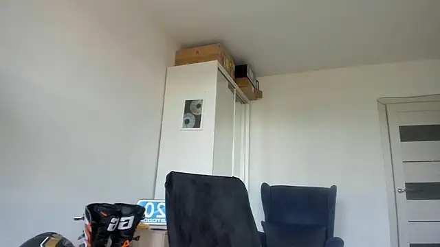 Snapshot of kevin-park chatting on 10/21/25, 08:14 kevin-park online show from 10/21/25, 08:14