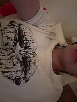 Prettylilgirll online show from 04/15/26, 01:37