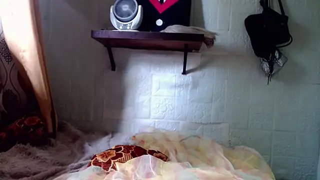 alondra marie23 online show from 10/21/25, 05:29