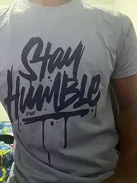 Snapshot of sara-boy chatting on 03/25/26, 11:47 sara-boy online show from 03/25/26, 11:47