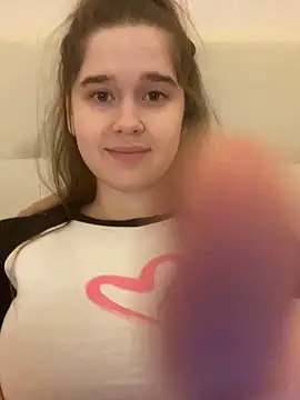 Snapshot of HornyGirlH chatting on 10/16/25, 11:24 HornyGirlH online show from 10/16/25, 11:24