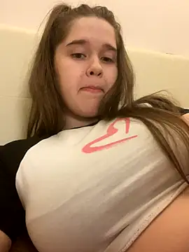 Snapshot of HornyGirlH chatting on 10/18/25, 11:51 HornyGirlH online show from 10/18/25, 11:51