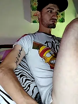 Snapshot of iamxandertv chatting on 11/04/25, 01:48 iamxandertv online show from 11/04/25, 01:48