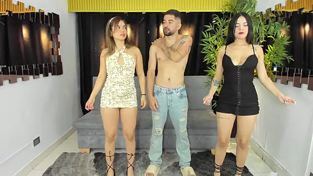 Snapshot of hotsatisfactionGGH chatting on 10/27/25, 06:58 hotsatisfactionGGH online show from 10/27/25, 06:58