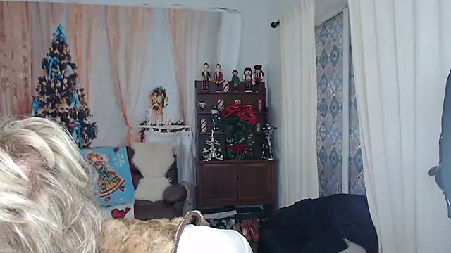 SindeeDix online show from 12/14/25, 04:23