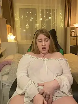 ollydoll92 online show from 03/16/25, 12:23