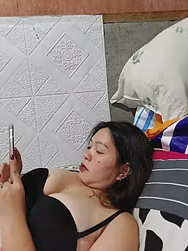 Snapshot of MissKitty31 chatting on 05/19/26, 01:40 MissKitty31 online show from 05/19/26, 01:40