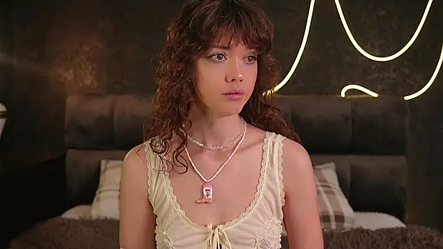 Snapshot of LinoAdaro chatting on 10/18/25, 04:14 LinoAdaro online show from 10/18/25, 04:14