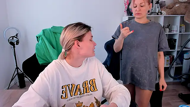 hotblonds online show from 02/19/26, 11:51