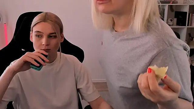 hotblonds online show from 03/10/25, 10:18