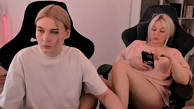 hotblonds online show from 03/08/25, 10:00