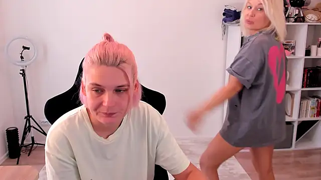 hotblonds online show from 10/02/25, 10:40