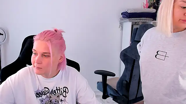 hotblonds online show from 09/22/25, 10:54