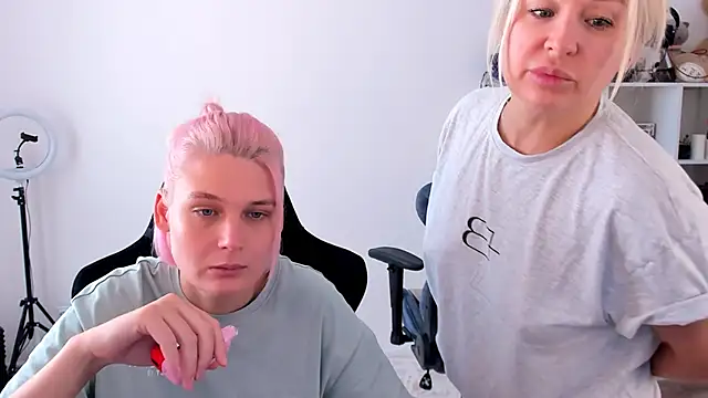 hotblonds online show from 09/29/25, 10:44