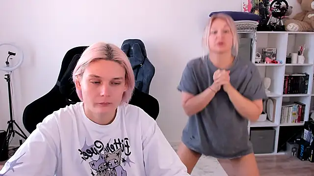 hotblonds online show from 10/19/25, 09:56