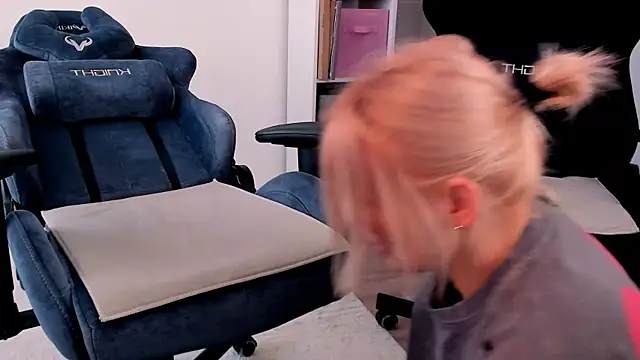 hotblonds online show from 03/01/26, 11:43