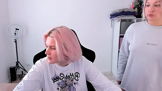 hotblonds online show from 10/18/25, 10:17