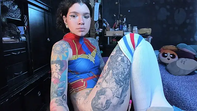 Snapshot of Lilmarieee chatting on 12/18/25, 02:10 Lilmarieee online show from 12/18/25, 02:10