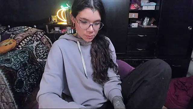 Snapshot of Lilmarieee chatting on 02/15/25, 12:59 Lilmarieee online show from 02/15/25, 12:59
