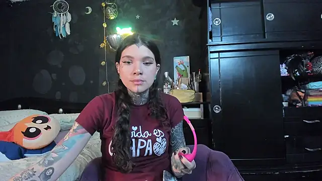 Snapshot of Lilmarieee chatting on 11/18/25, 10:45 Lilmarieee online show from 11/18/25, 10:45