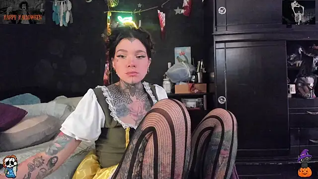 Snapshot of Lilmarieee chatting on 10/14/25, 04:51 Lilmarieee online show from 10/14/25, 04:51
