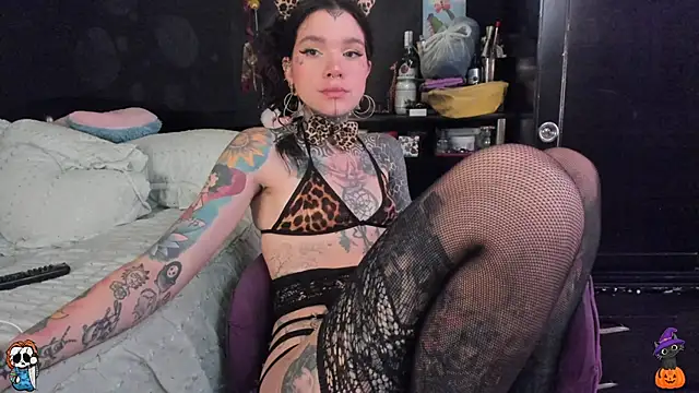 Snapshot of Lilmarieee chatting on 10/16/25, 03:53 Lilmarieee online show from 10/16/25, 03:53