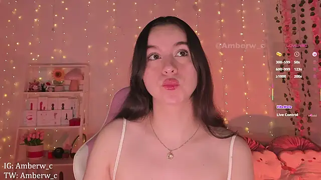 Snapshot of Ambeerouse chatting on 10/20/25, 02:13 Ambeerouse online show from 10/20/25, 02:13