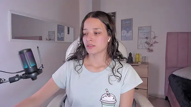 Amaia Daniells online show from 09/11/25, 03:39