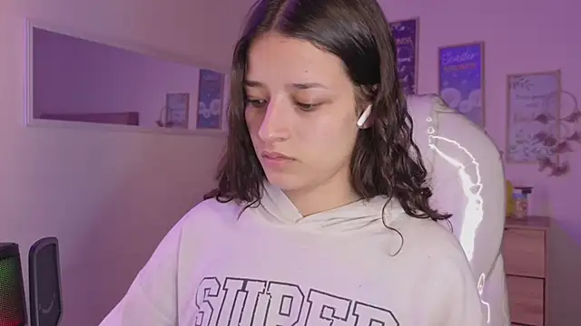 Amaia Daniells online show from 10/17/25, 03:54